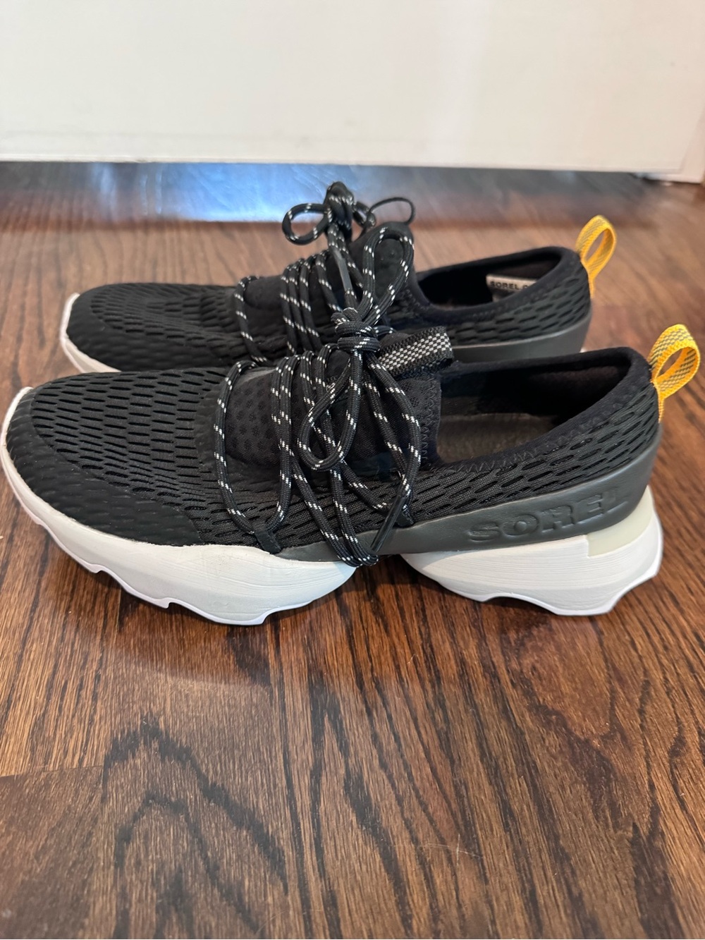 Sorel Kinetic Impact Lace Sneakers Black with White Sole - 7.5 - Picture 2 of 6